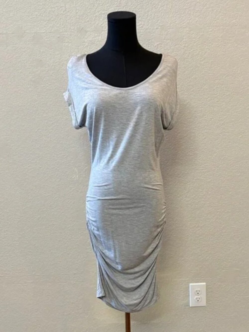 Casual Gray Dress with Denim Jacket and Black Boots